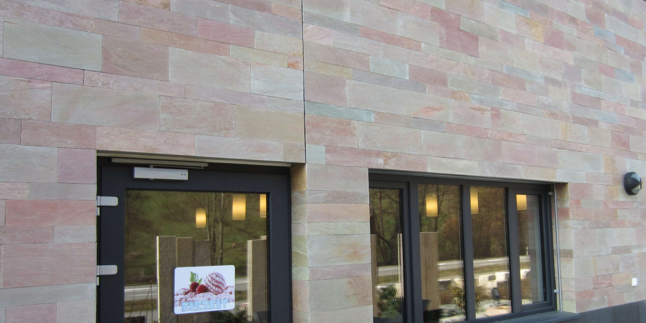 Naturstein Quarzit Sarazza Schiefer bruchroh