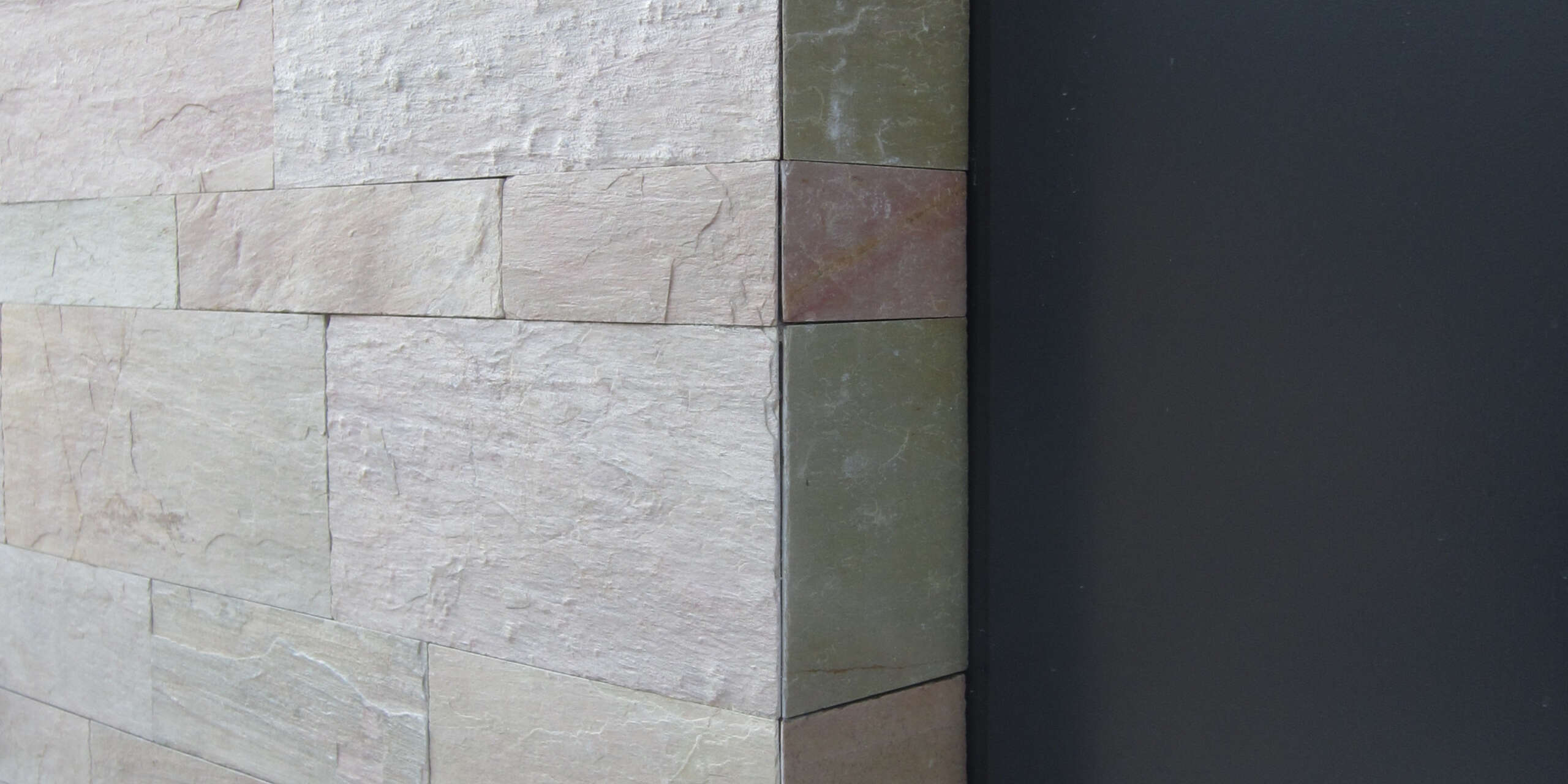 Naturstein Quarzit Sarazza Schiefer bruchroh